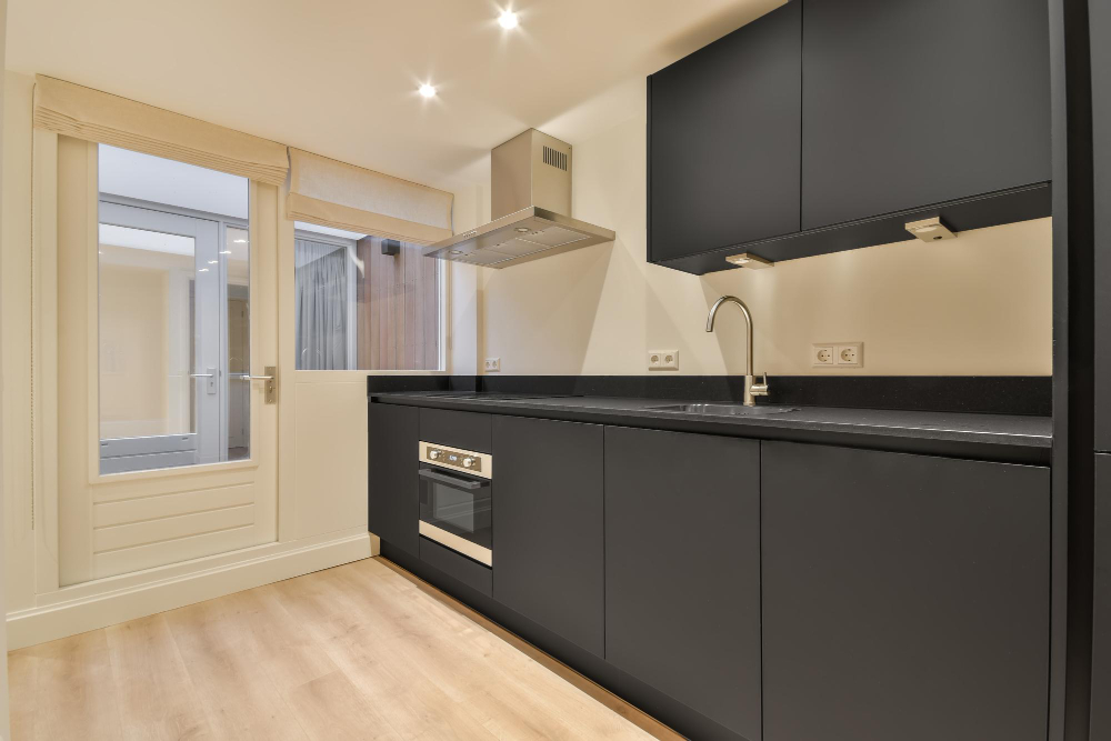 zwart matte keuken interieur 2022